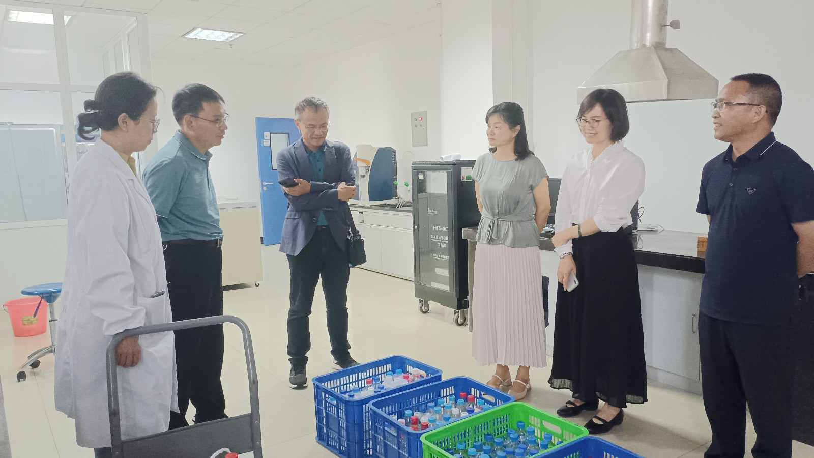 楚雄师范学院院长杨桂红一行到州检验检测认证院考察调研科研合作服务产业发展工作